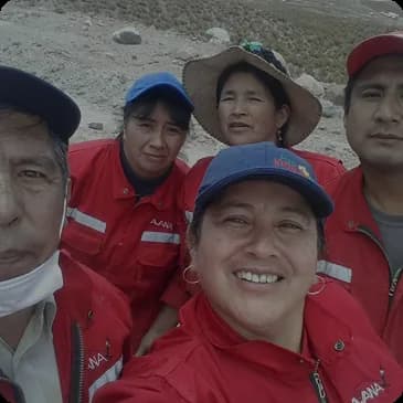 Equipo de AWANA en el campo